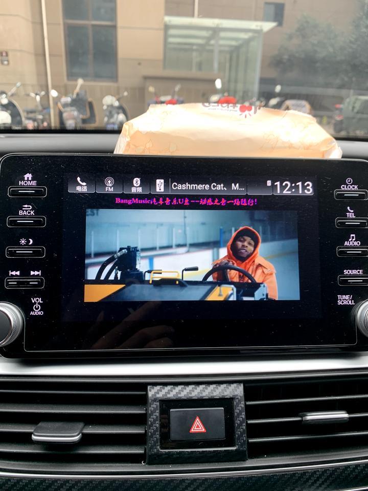 雅阁有人知道 怎么可以用原装中控屏在行车中放视频吗？