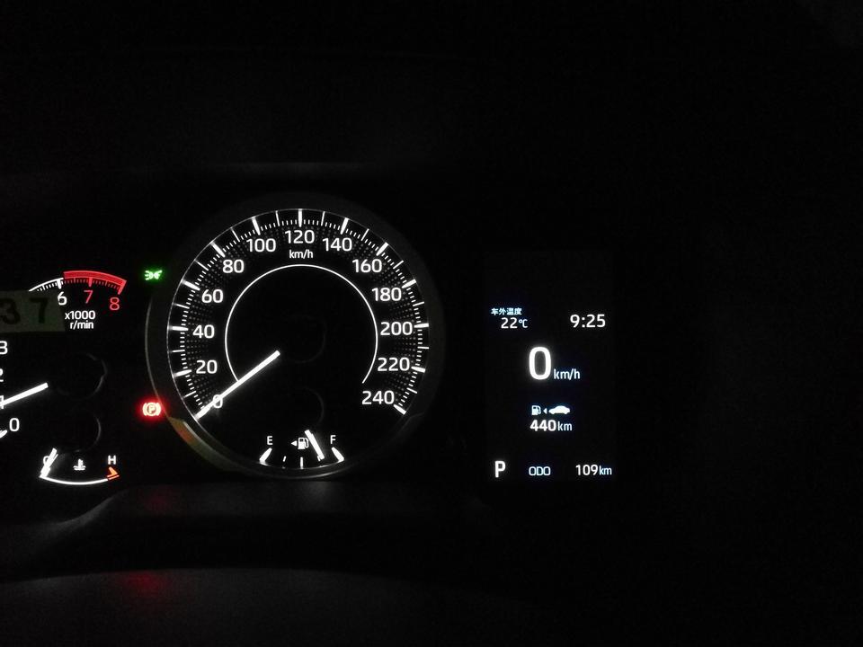 我是2019款卡罗拉精英版，开到现在有109公里，为什么百公里油耗，胎压什么的，都还没显示出来，需要哪里设置一下吗？