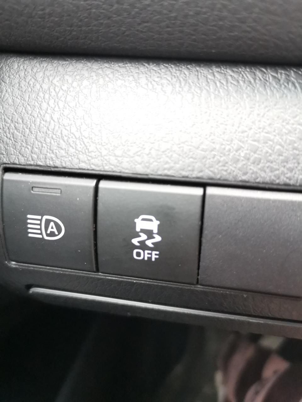 凯美瑞不小心按到这个键显示TRC控制已关闭，怎么打开，是不是重启一下车子就好了？