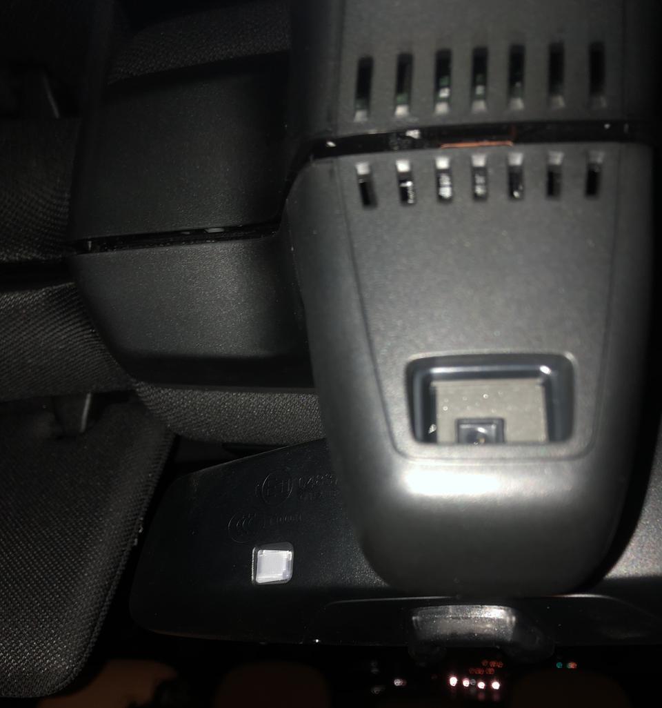 宝马5系18款530Li尊享运动带的360有行车记录功能吗？我看后视镜上有个摄像头呢