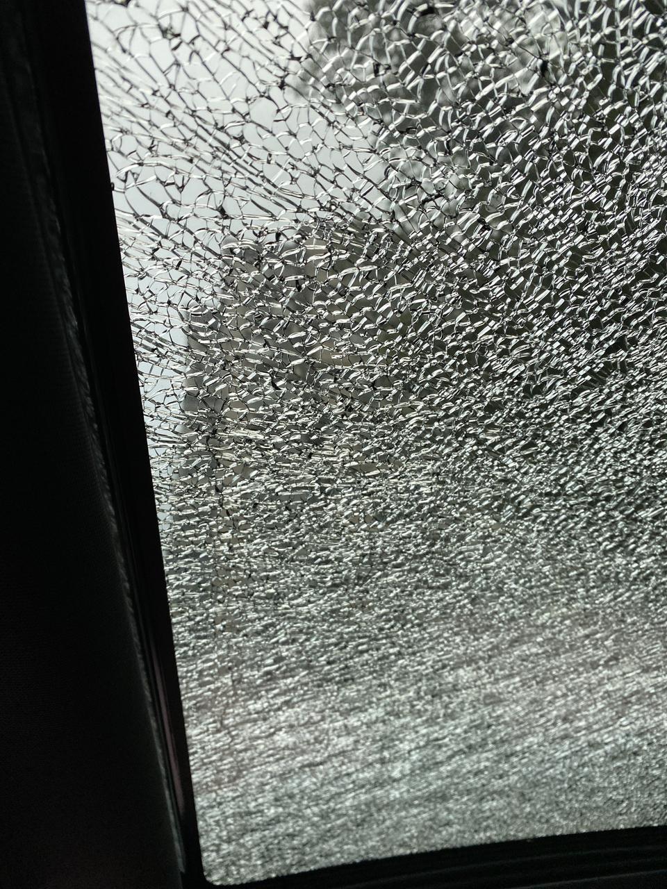缤越刚买了三个月的新车 天窗玻璃碎了 怎么办。4s店负责吗
