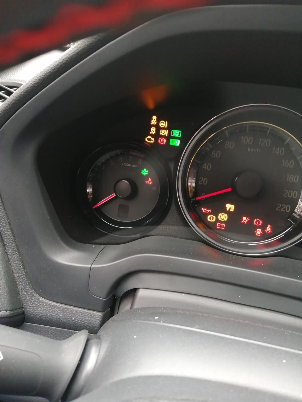 本田xrv 请问我的车是17款xrv，在冷车打开电源后水温灯亮红色，一秒后变成蓝色，热车的时候打开电源也是亮红灯，一秒后熄灭。开车的时候水温也正常，请问是怎么回事