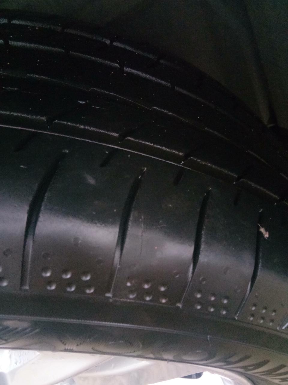 雷凌轮胎被划了一刀    ，不知道要不要紧啊