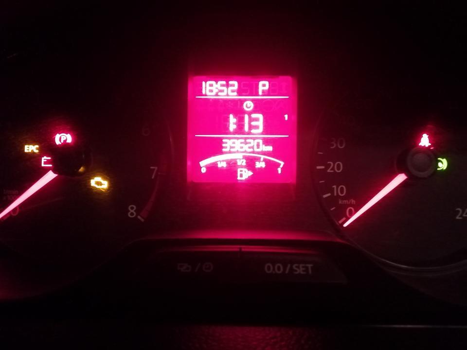 你好，新款自动挡桑塔纳车子打着时仪表盘会显示警告灯，车子跑起来就没有了，什么情况，谢谢