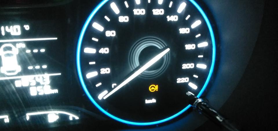传祺gs4汽车在启动情况下打不动方向，仪表盘亮方向故障灯是什么问题？