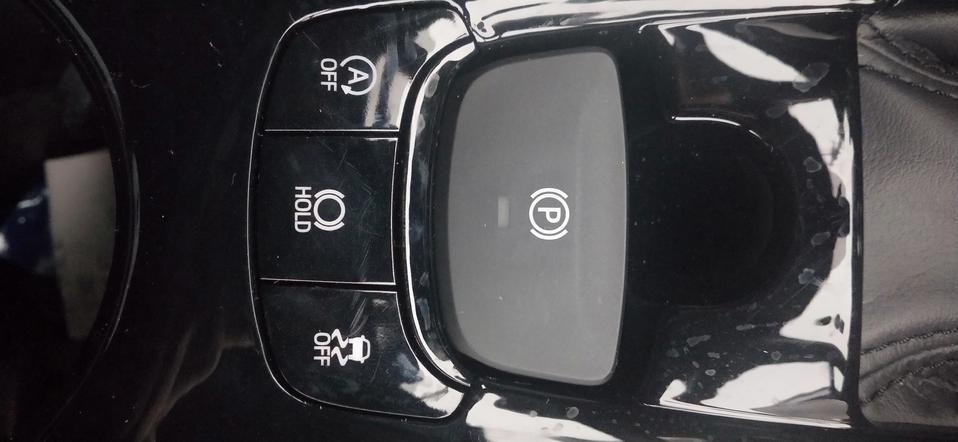 丰田chr 你们的自动驻车这个按键需要自己发动后按下才有用吗