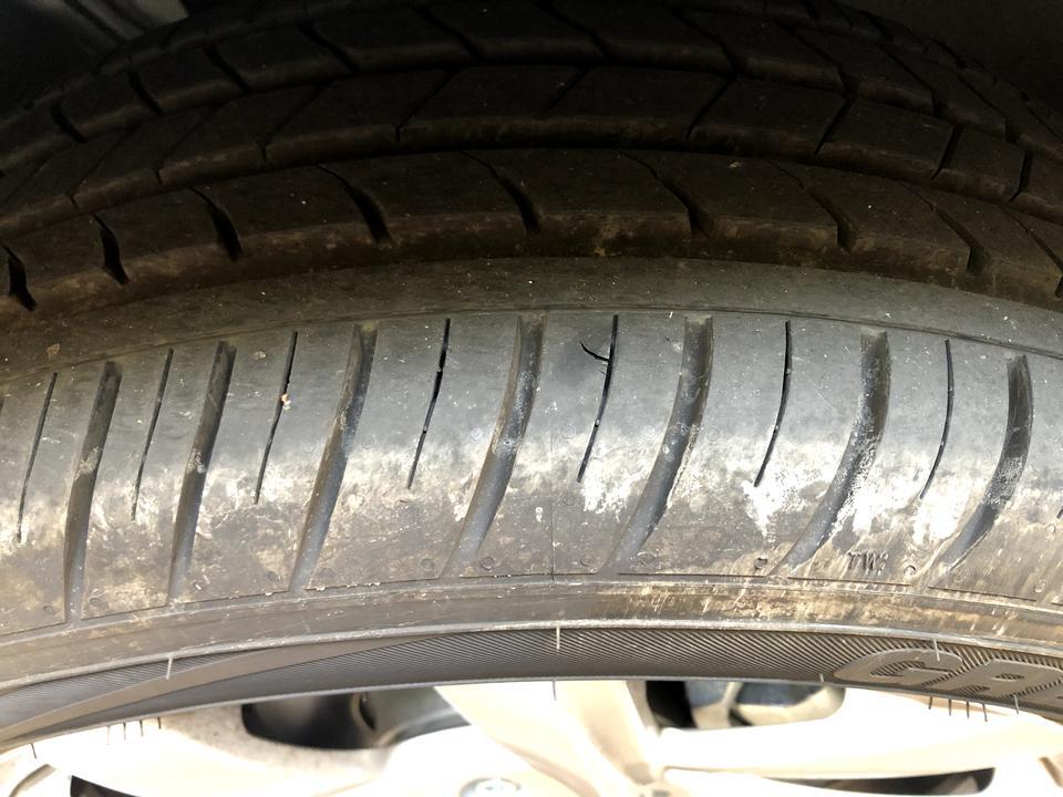 捷达vs5今天发现轮胎裂了一点，不知道有没有事