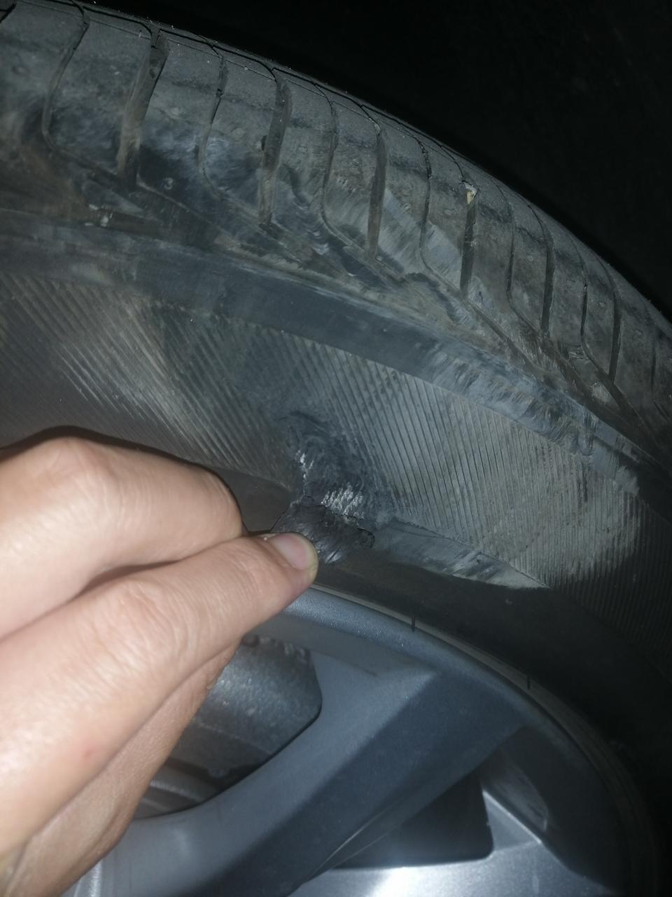 troc探歌 车胎侧壁破损，新胎，开了1800公里，还可以在市区继续开吗？