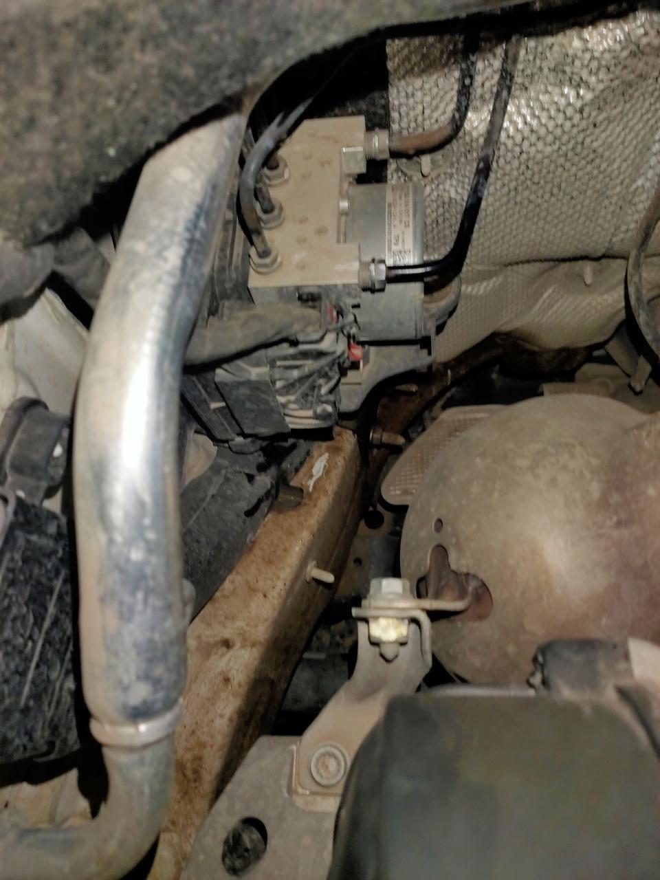 2019年2月提的明锐1.4t豪华版发现ABS泵下方有油印，油管接头也有油印，请问其他车友有没有发现这种情况？