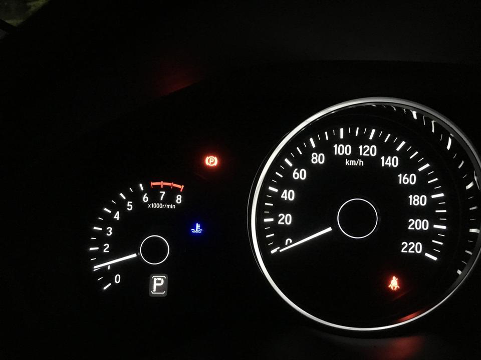 本田缤智1.5T精英版 打着火水温指示灯会显示蓝色这正常吗？行驶一两分钟水温的会自动熄灭