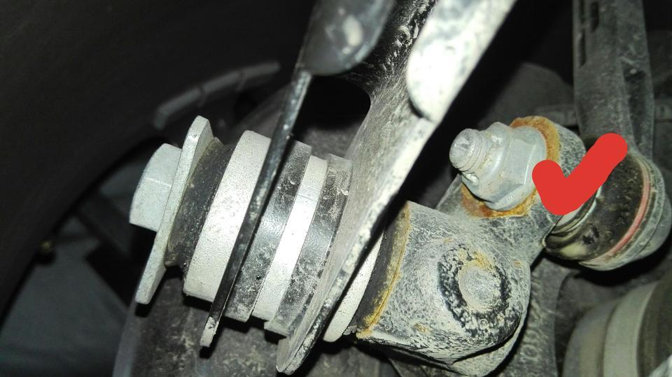 宝马2系2系底盘问题这个连杆铸件的切面都是锈的吗？不是螺栓，算不算质量问题，怎么解决哦
