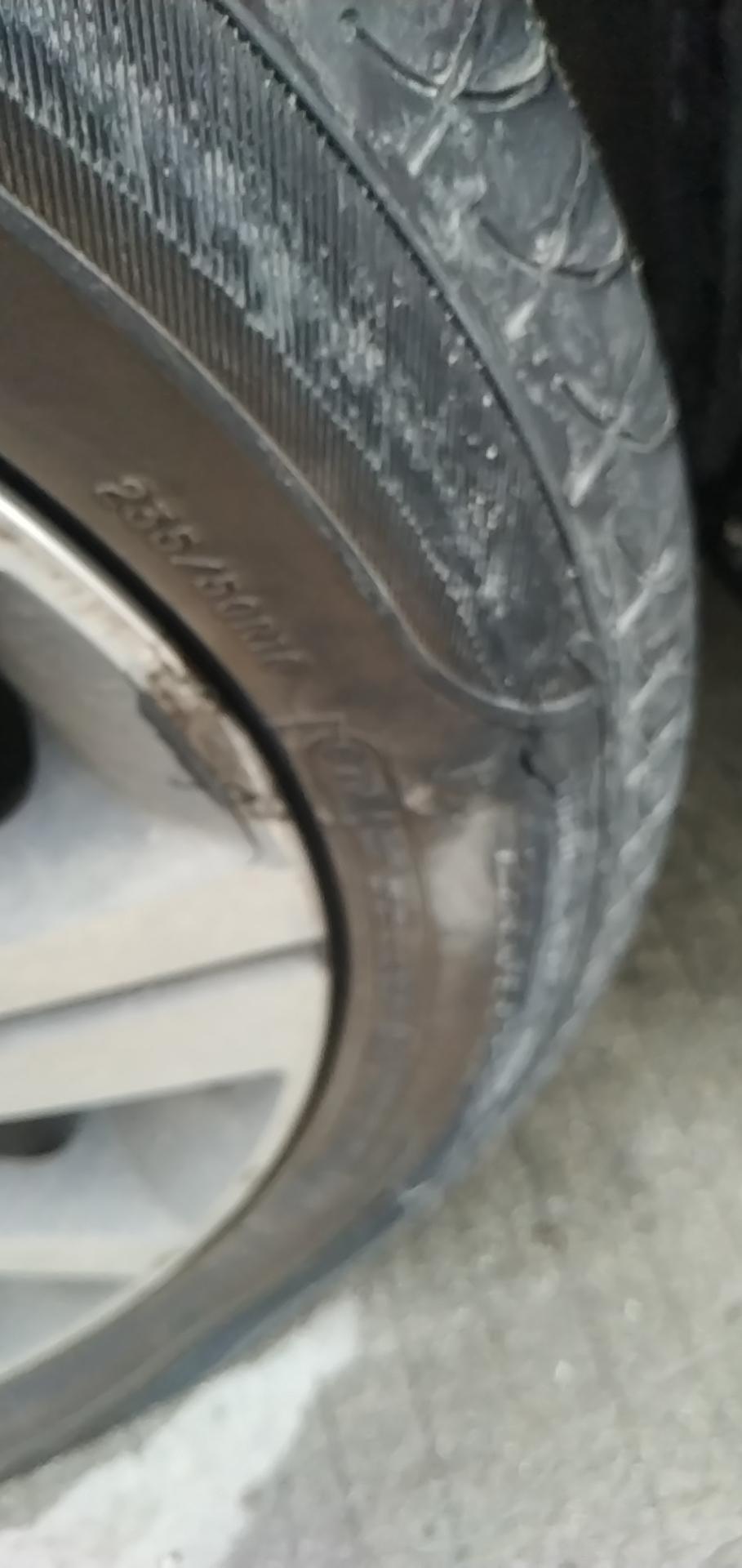 荣威RX5昨天轮胎爆了，换一个原厂固铂牌轮胎，要多少钱啊，4S店说要980贵吗