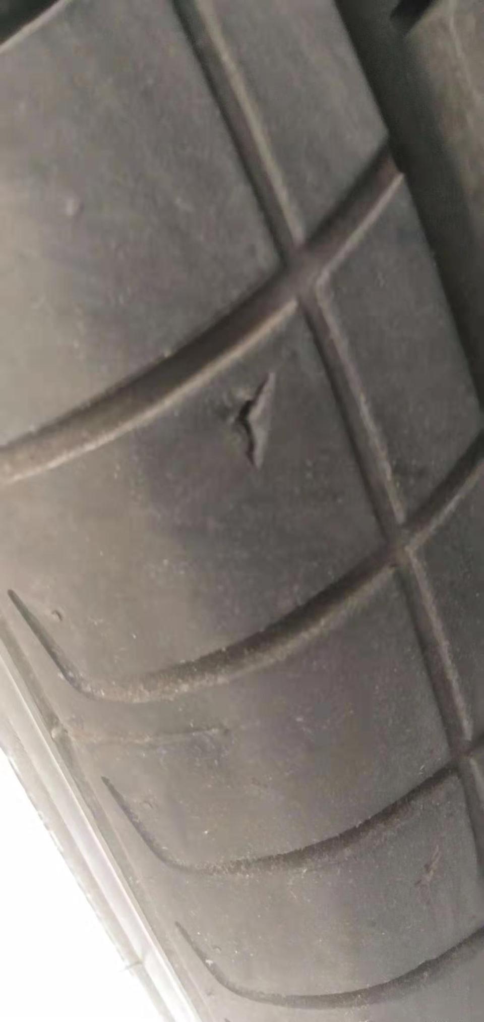 宝骏510一个小石子把轮胎孔了一个洞，这轮胎是不是质量问题，车友们有没有遇到这种问题。