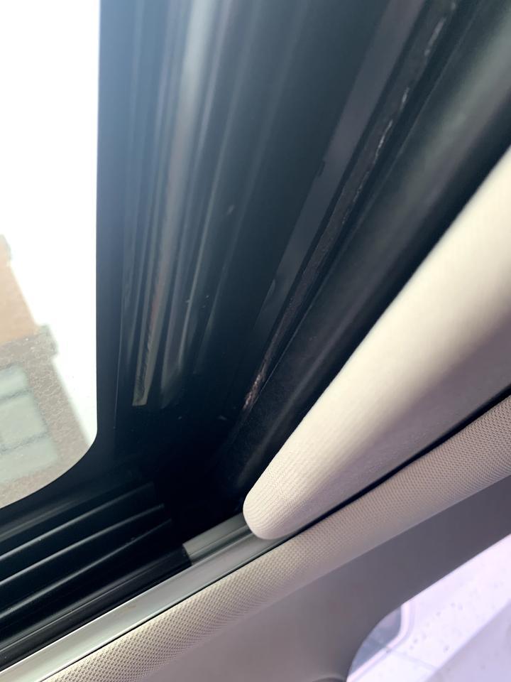 艾瑞泽gx今年五月份提的gx自动型色版，这两天感觉风噪很大，看了看天窗密封条是烂了吗？