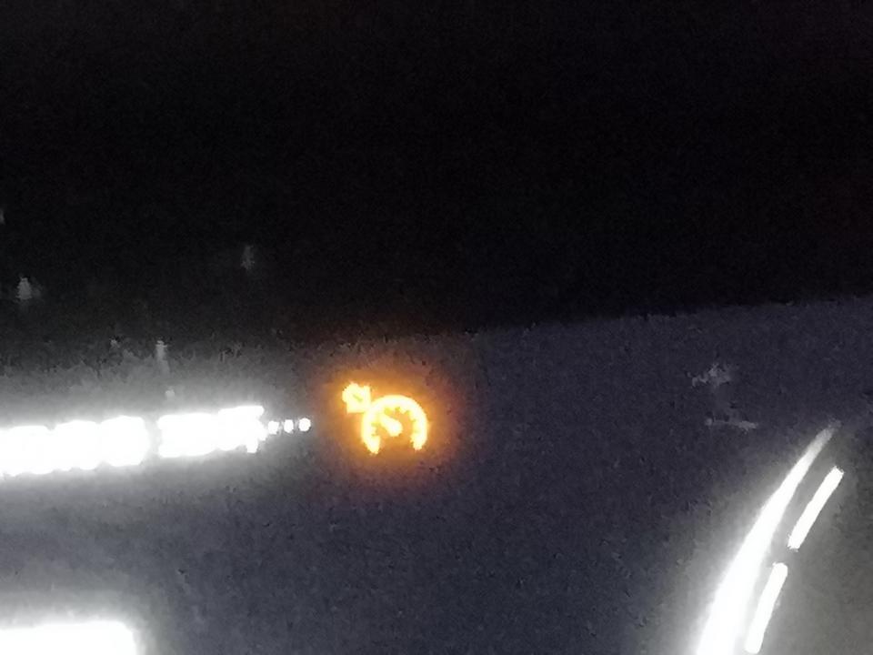 荣威rx5哪位大神能告诉我这个指示灯是什么意思