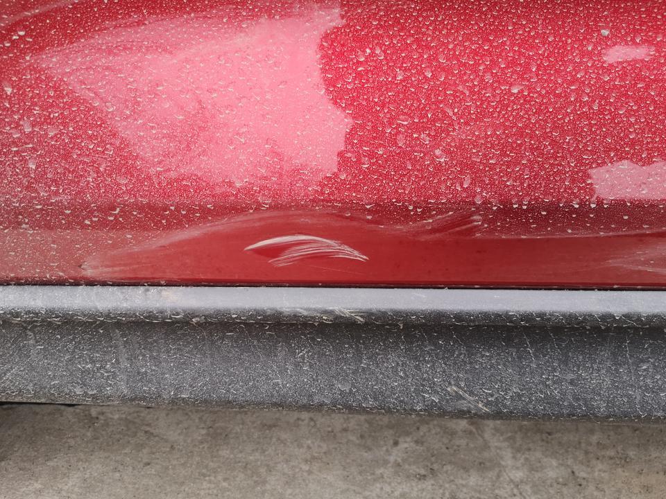 马自达cx5 马自达cx5红色，一不小心车门下面漆剐蹭掉了。。。。除了去4S店补漆还有什么好的办法吗？