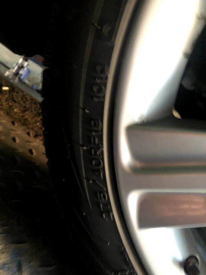 奔驰s级s400原车尺寸轮毂开裂。换改装的安全尺寸应该改多少求解