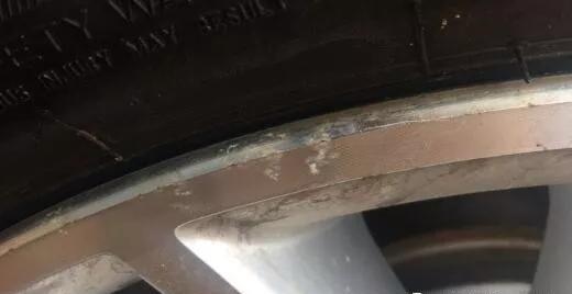 荣威rx5轮毂上有被腐蚀的痕迹，时间久了会不会影响行驶安全？