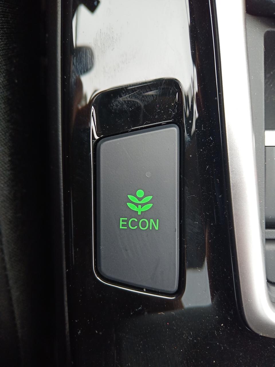 享域各位车友请问车辆正常行驶时这两个按键需要开启吗？