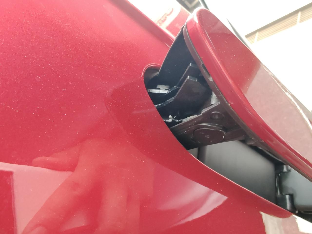 比亚迪汉EV 洗车的时候门把手没收进去，把里面的白色润滑的洗掉了有影响吗？