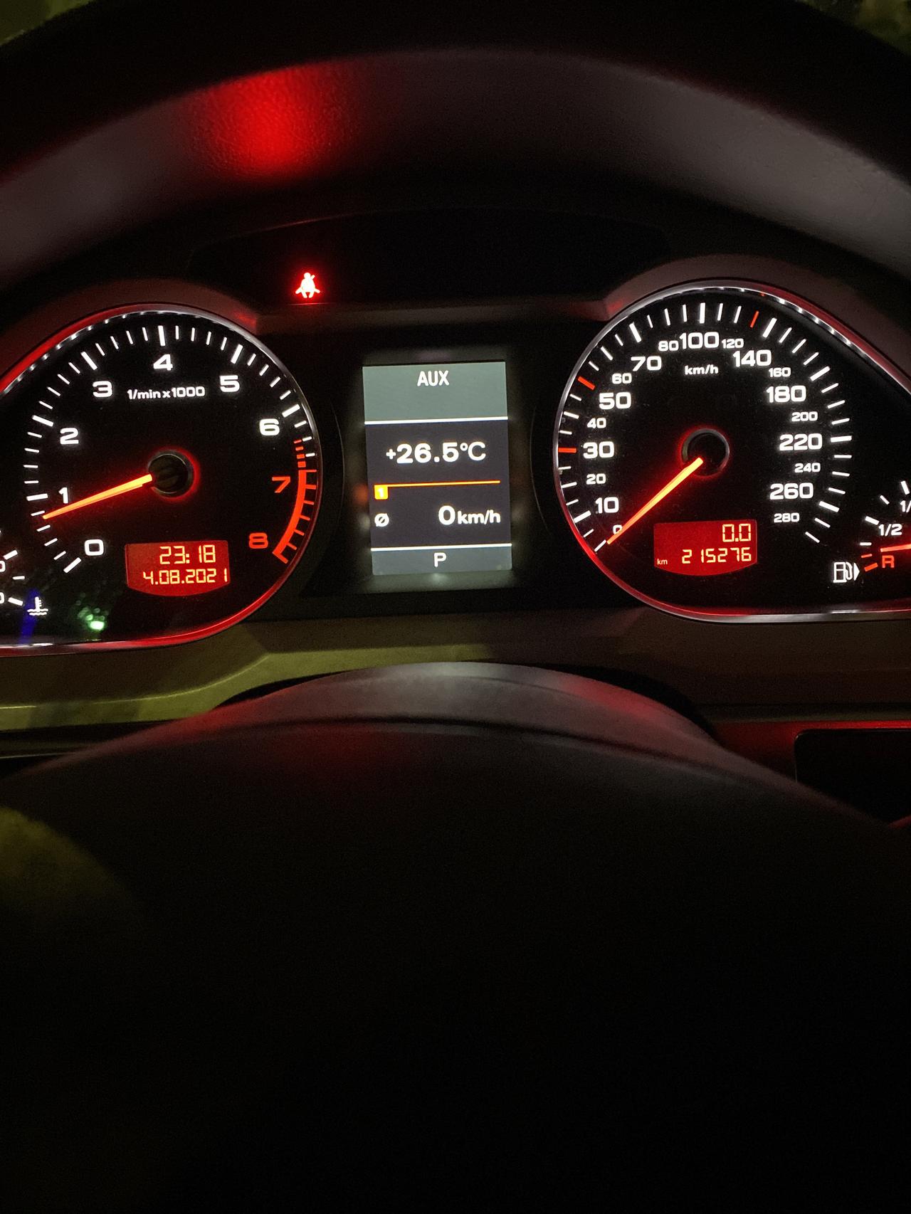 奥迪A6L2010款仪表盘车速怎么显示，就是大的数字