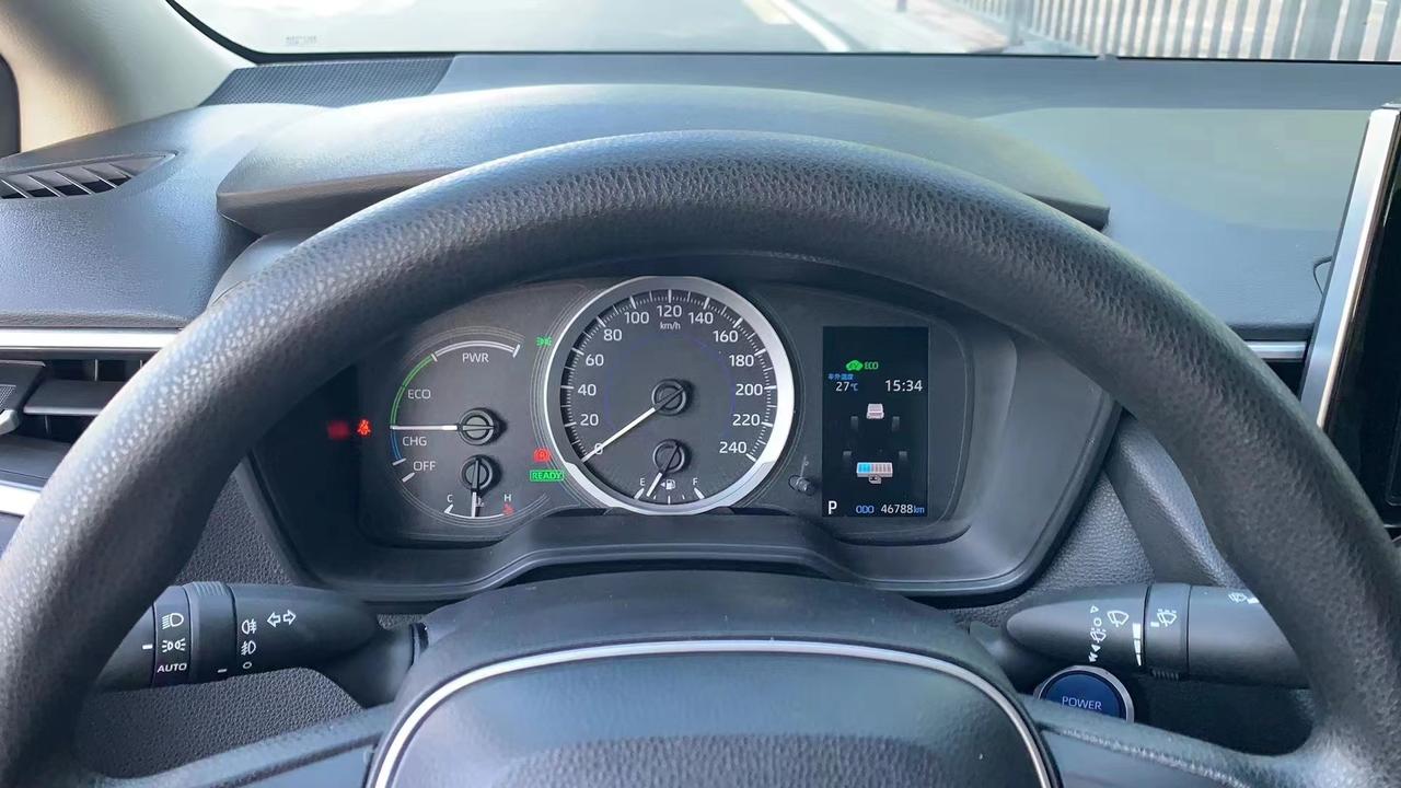 万能的车友圈，19款，2019年11月丰田卡罗拉双擎1.8L E CVT GL-i精英版 电动天窗 多功能方向盘 一键启