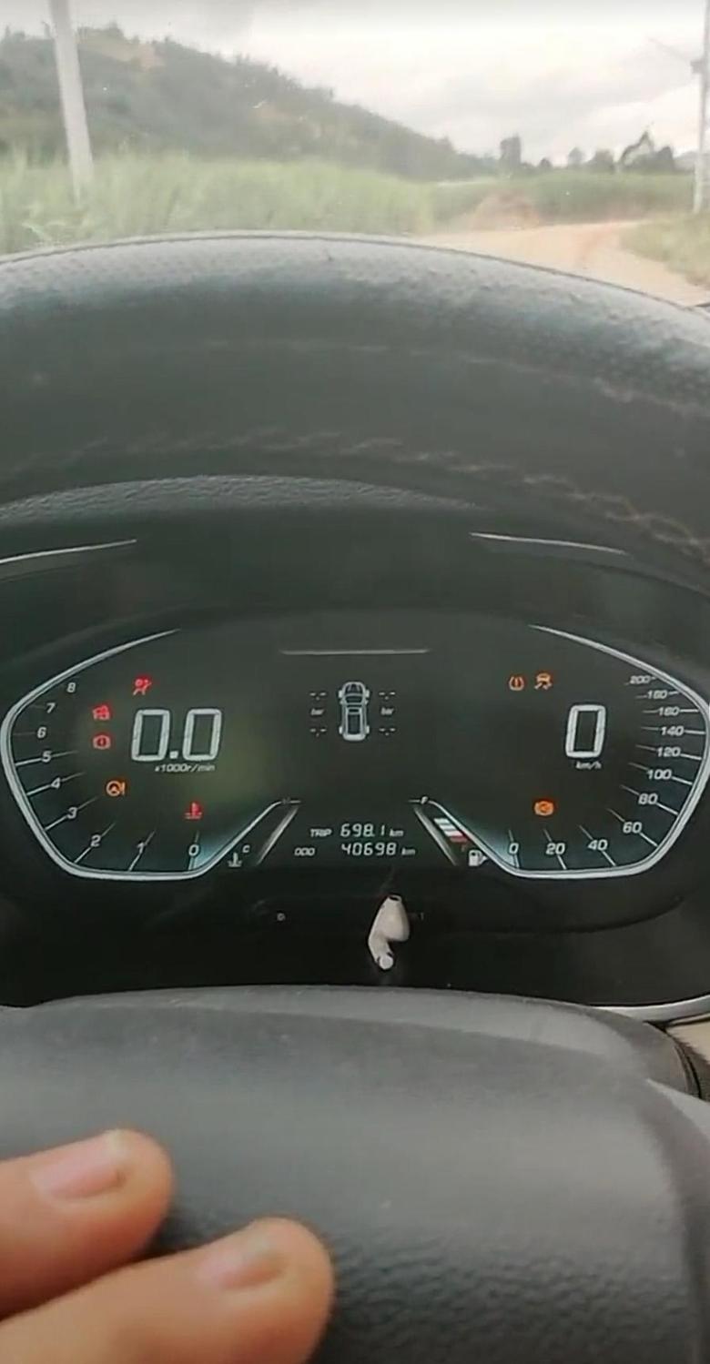 宝骏360 怎么解决，车是在走的显示不显示公里转速，故障灯全部亮有出现过的吗