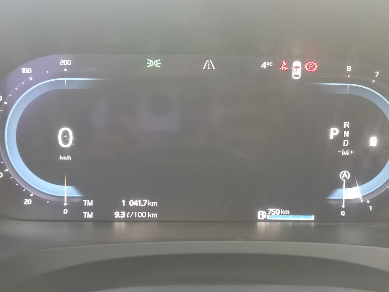 沃尔沃S90，1000公里了，目前百公里油耗9.3。