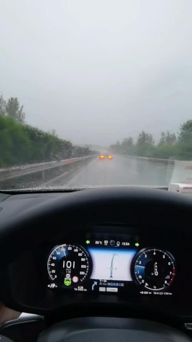 沃尔沃xc60 一路瓢泼大雨，最大的时候什么都看不见了，靠着智能领航伴我安全抵达。沃尔沃，值得信赖！