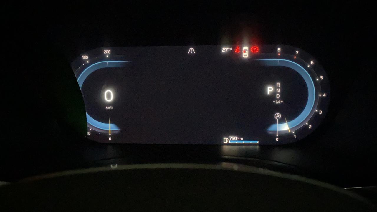 沃尔沃xc60 2022款XC60，怎么让仪表显示总里程啊，刚提车，仪表盘上只显示剩余油量的，其他啥都没有，应该可以显示到左下角吧……坐等解答
