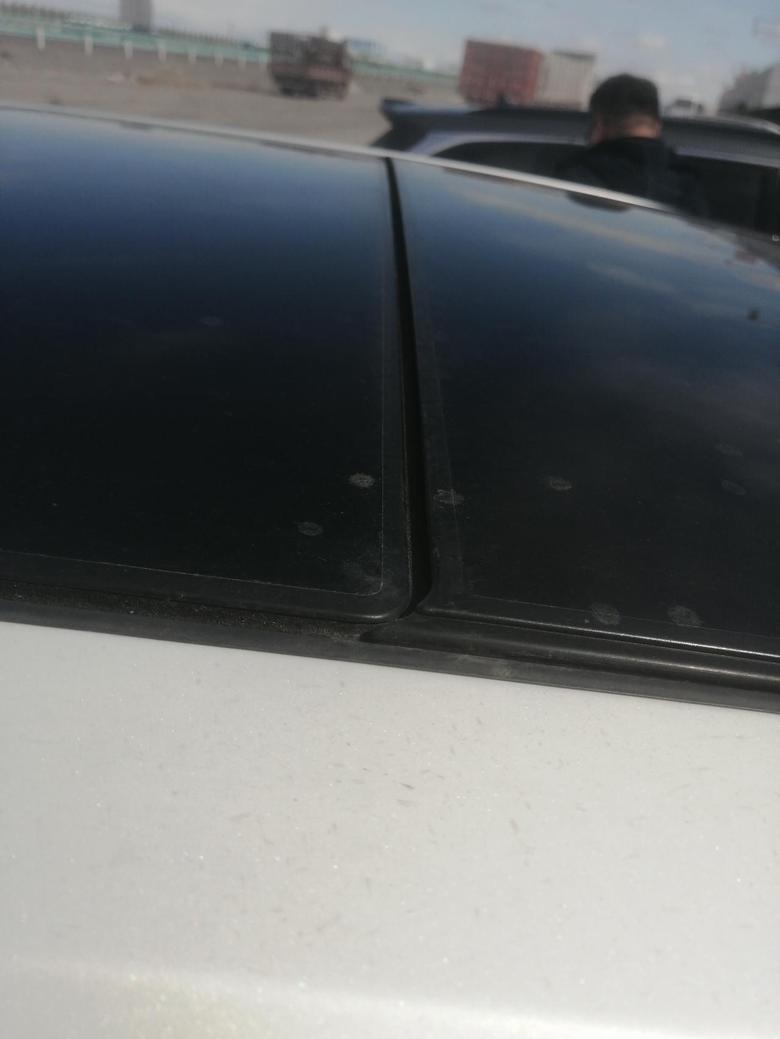 沃尔沃XC60天窗关不紧漏风，跑高速风燥特别大，天窗是出啥问题了吗