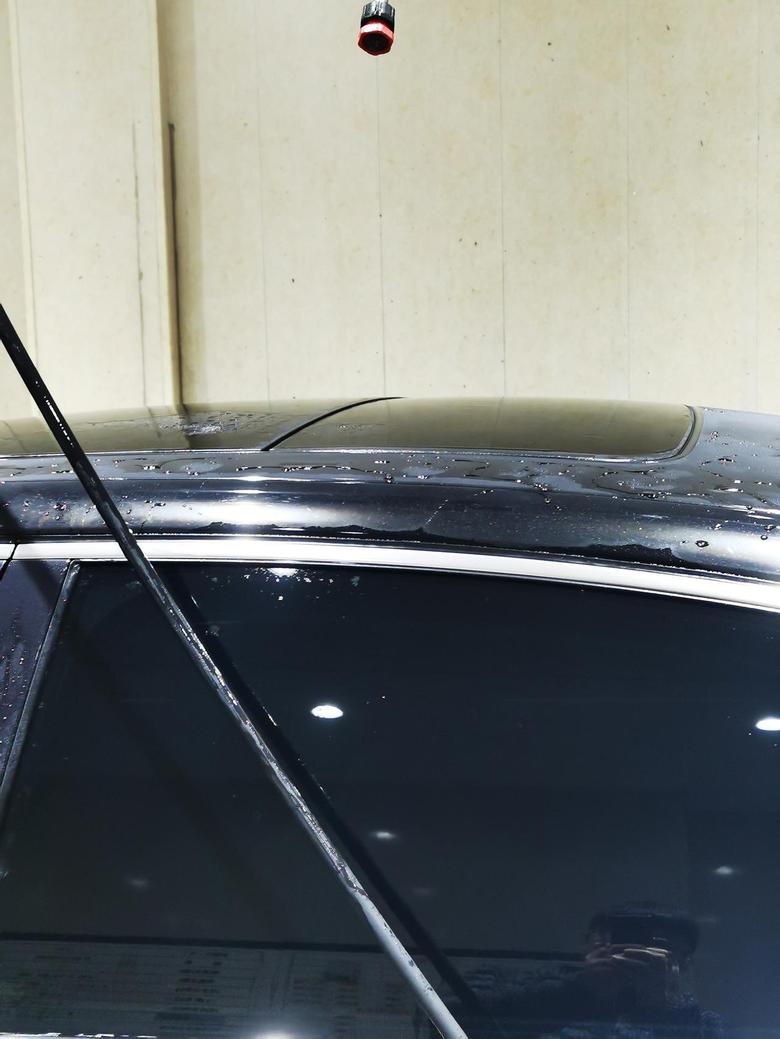 沃尔沃s90 今天洗车发现天窗一高一低，s90兄弟们你们的车也这样吗？