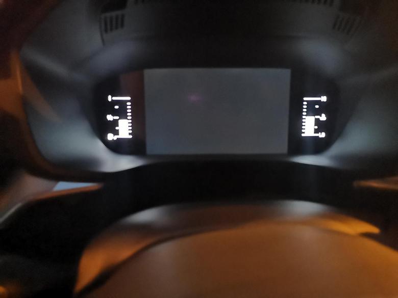 沃尔沃xc60 车辆启东后仪表盘黑屏，中控屏没问题，是啥情况？