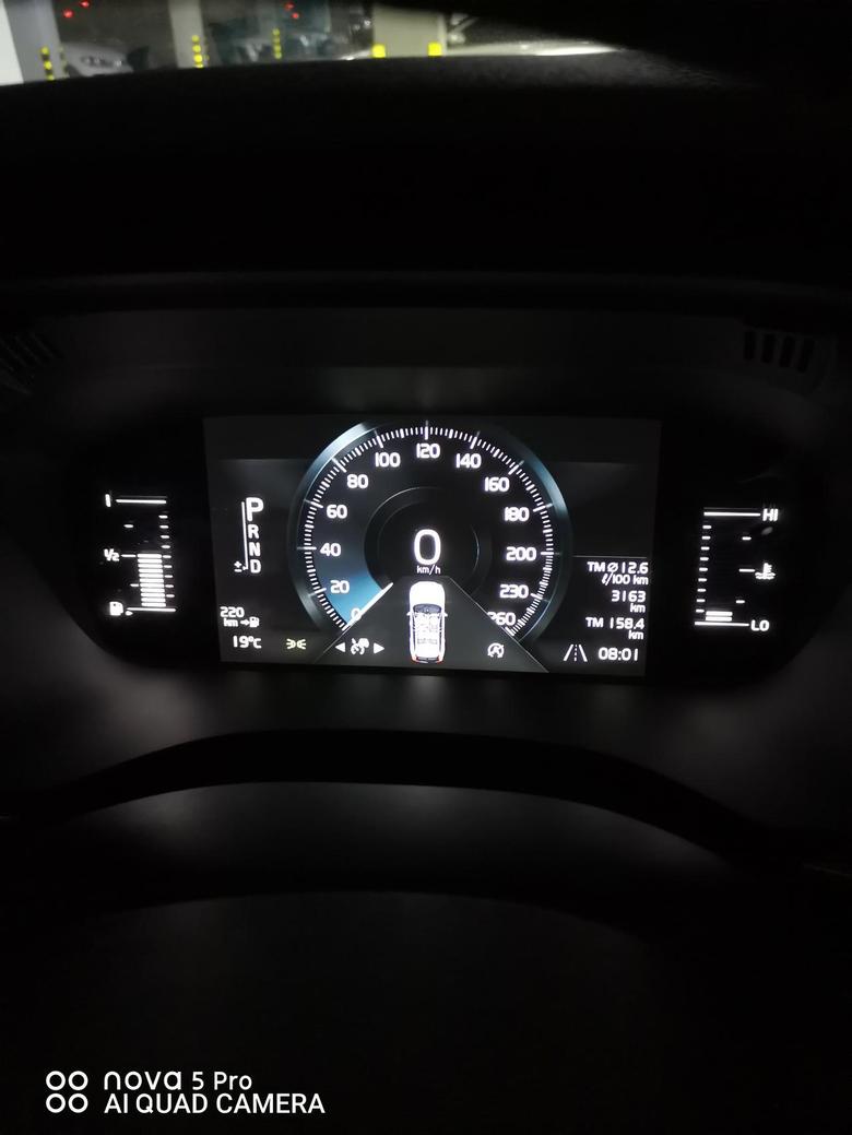 沃尔沃xc60 问一下各位车主，每次上车时屏幕有时显示不一样是什么情况，迈速表下面有时显示汽车，有时是一个方块