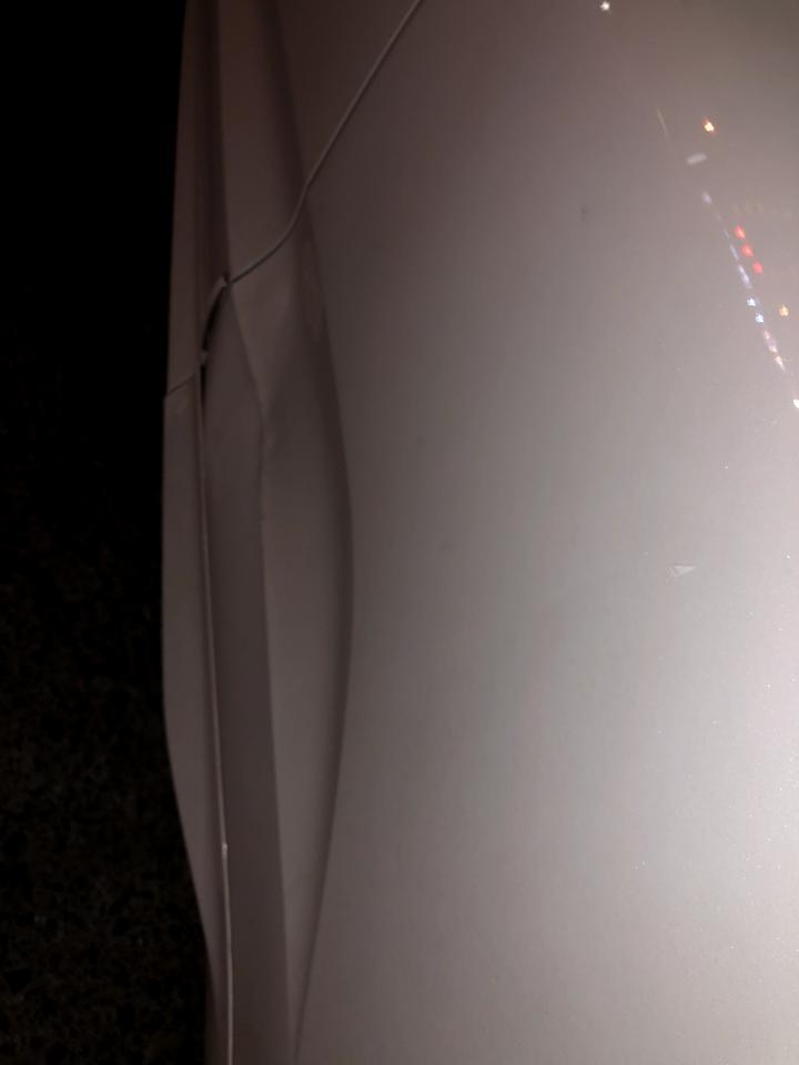 新款沃尔沃XC60撞了后门，凹进去了一块，需要换门还是怎样？