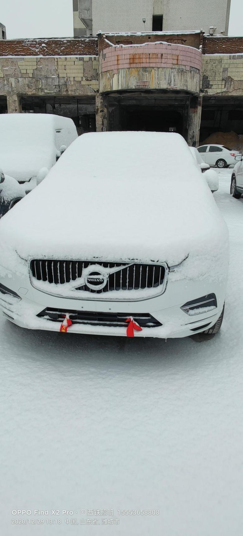 沃尔沃xc60 提车已经接近半个月了，经历了潍坊的第一场大雪，目前新车除了油耗高点，没有其他毛病，希望后期油耗能下来吧，各位大佬安装记录仪了吗，推荐一下啊