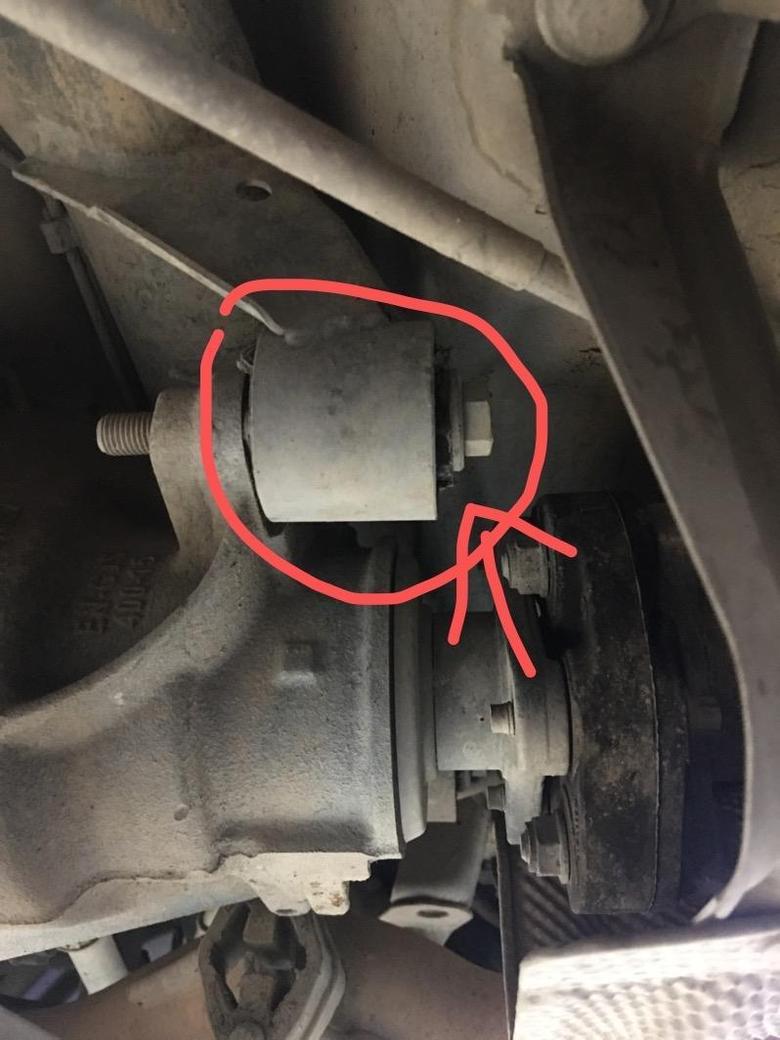 宝马x1 无意间看到底盘左右两边的胶套都碎了，请问这是什么东西？是否影响驾驶安全？
