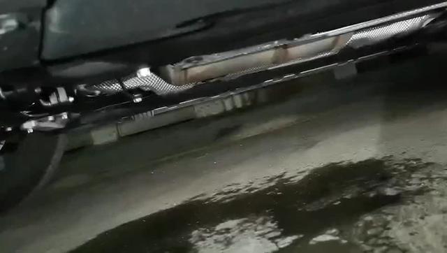 宝马x1 X1提车第一天，停车开空调发现滴水严重，是空调水吗