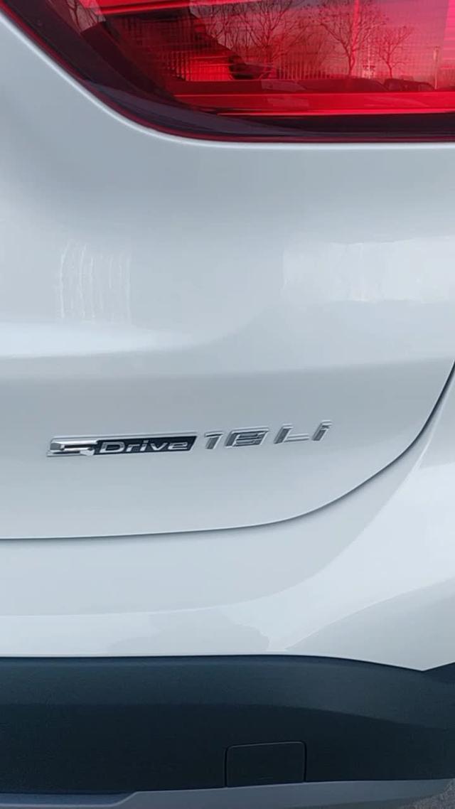 宝马x1 两种尾标的X1见证了宝马SUV的标识变化