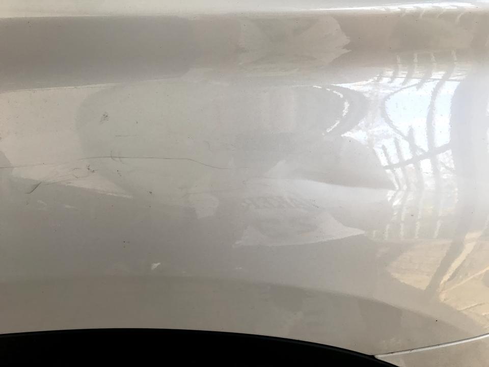 宝马x1 BmwX12.0尊享版尾部撞凹进去一点漆还在。尾部左侧大灯损坏。建议到哪儿修估计价格多少刚提车2个月。