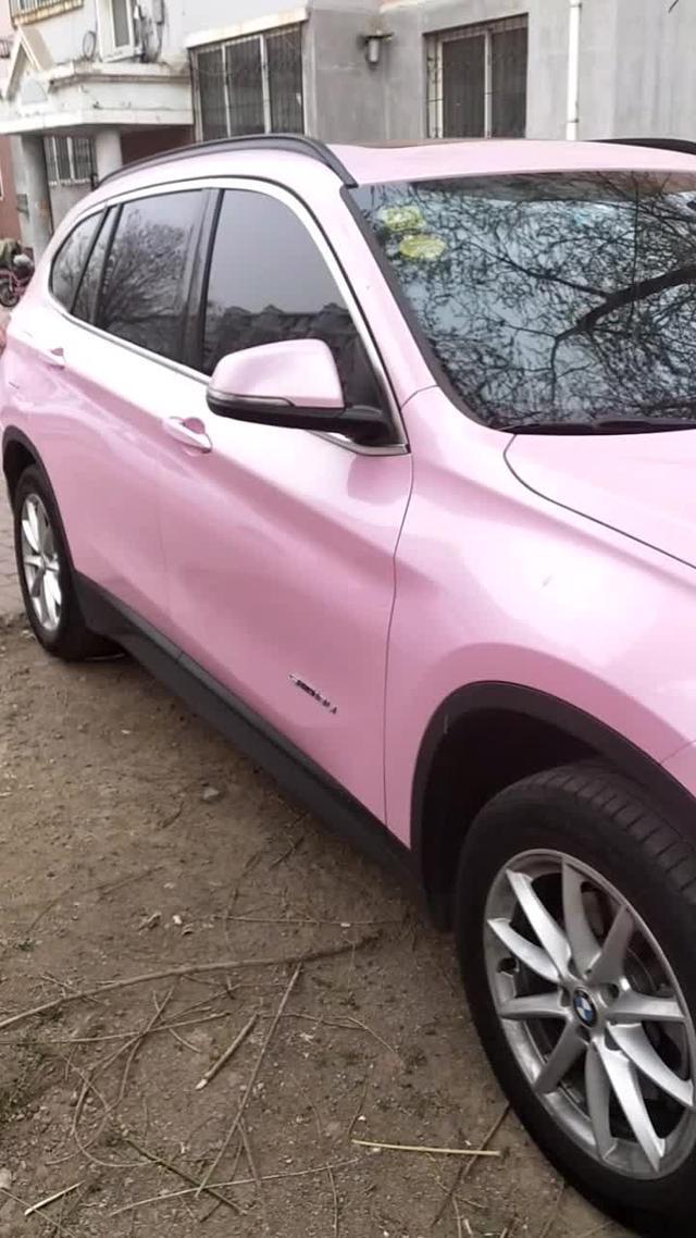 宝马x1 宝马ⅹ1推出一款时尚粉色系SUV