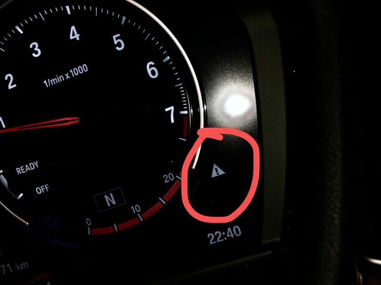 宝马x1 新车开一千多公里而已，时不时的图片故障灯给你跳出来，这X1也太烂了吧再厦门海沧中宝买的，这又是什么灯啊