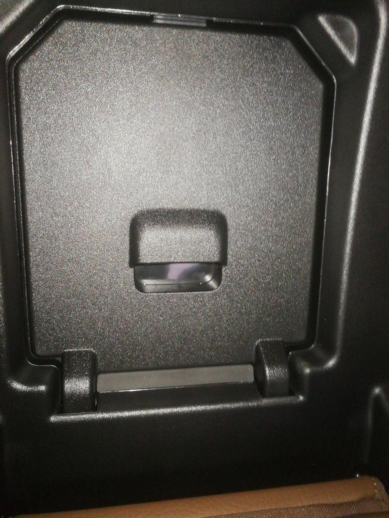 沃尔沃s60 为啥后排与行李箱之间的小门打不开，或者是该如何打开。