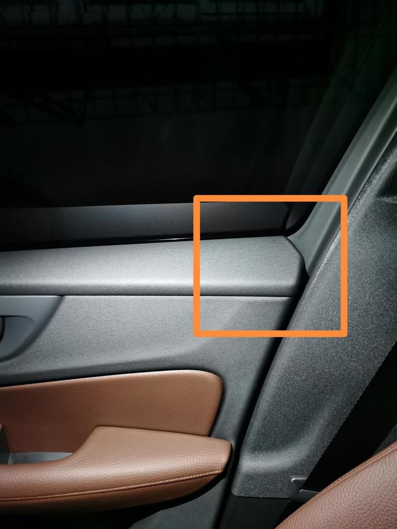 沃尔沃s60 21款S60，副驾驶车门与车窗连接处，在骑车颠簸或震动时，会出现“滋啦滋啦”的异响，有手用力怼住，便不再响。现求解决方案。位置如图所示。