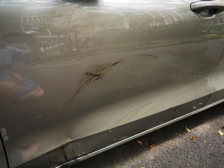 沃尔沃s60 车被撞去4S店说钣金修复不好要换车门外的被撞车皮不都是换整个门吗还能单独换铁皮啊？