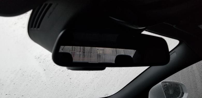 沃尔沃s60 后挡玻璃下雨天视线差，老铁们有没有好办法解决，轿车也没有后挡雨刷，有没有啥神器不粘雨水的？
