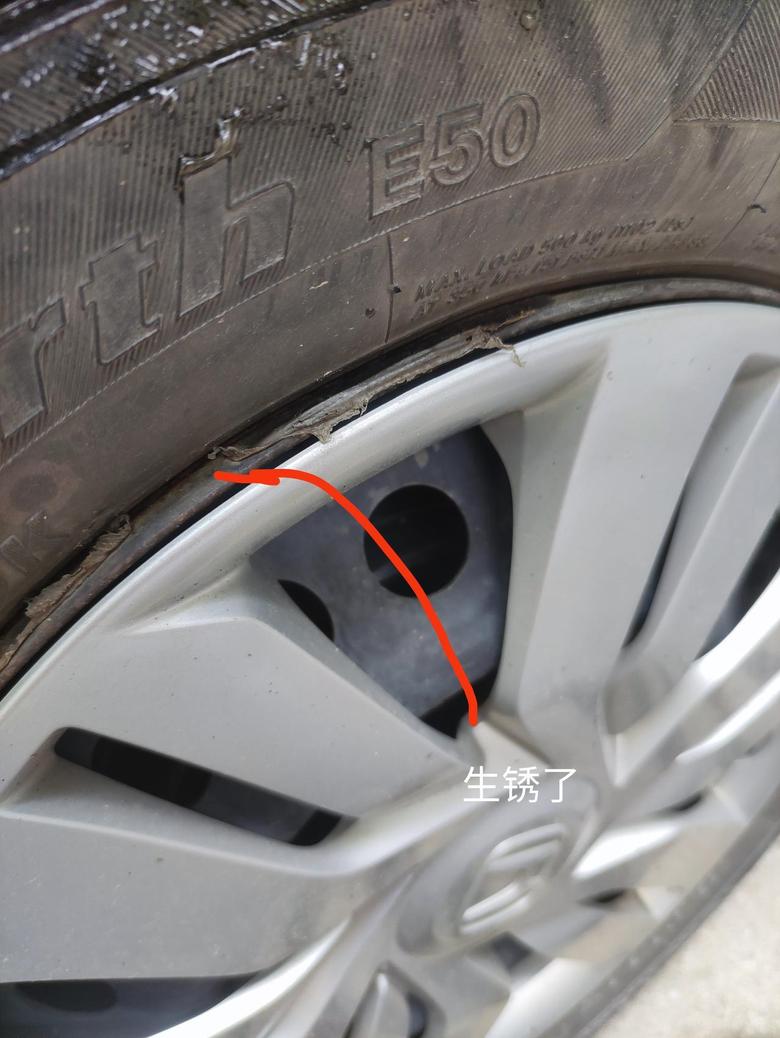 飞度 轮毂内侧生锈了，请问要不要换轮毂?换轮胎的说，锈的很严重了，要经常加气。