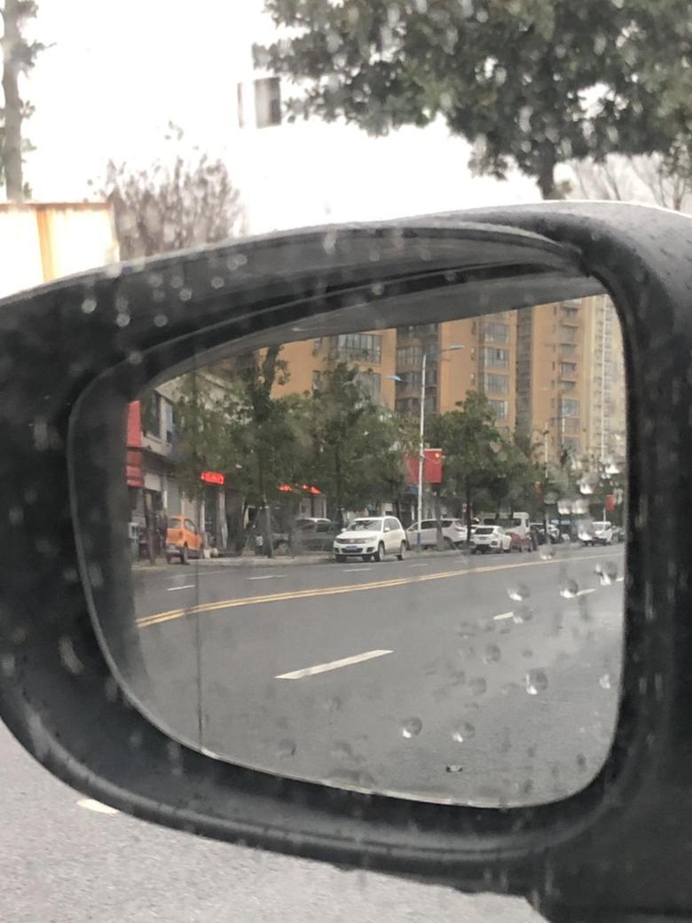 阿特兹 有什么方法下雨天也可以清晰的看后视镜？