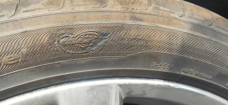 老哥们阿特兹轮胎侧壁被蹭掉了一小块皮问题大吗请问大家？？？