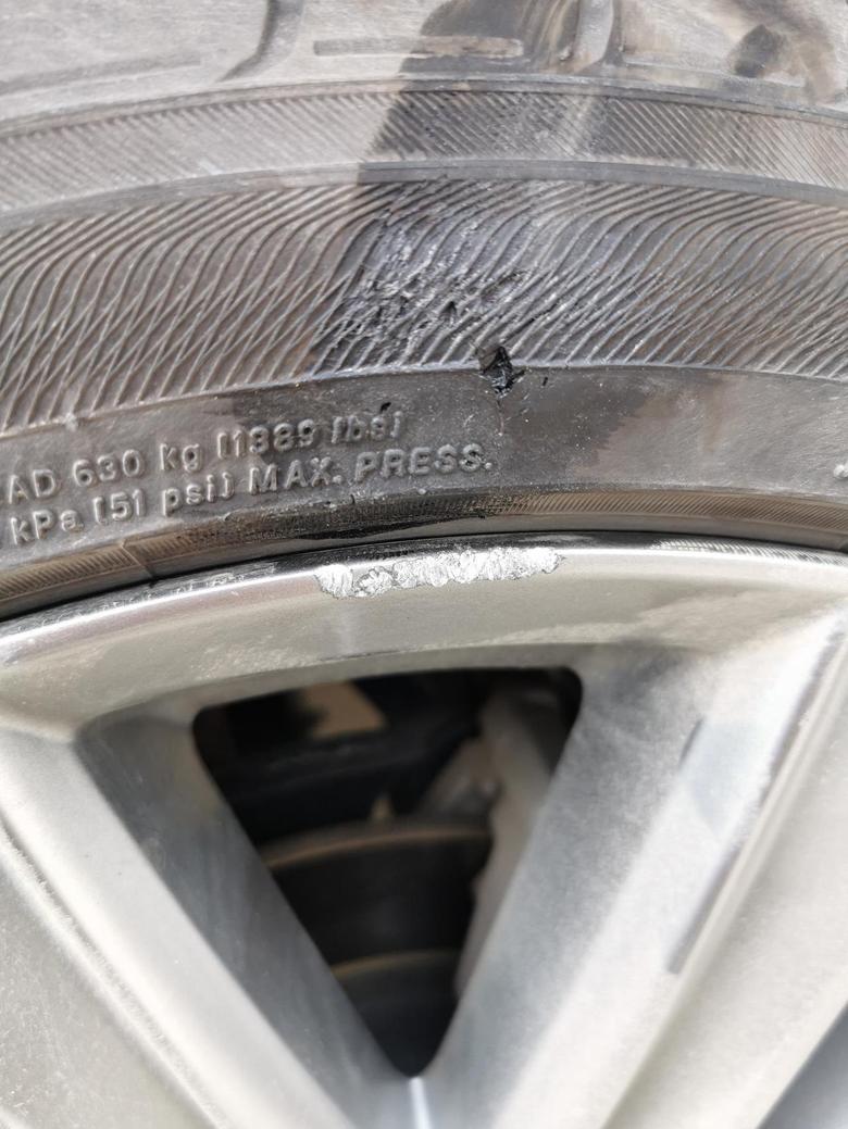 阿特兹 需要一枚轮毂，2020款19寸的，倒库不小心刮路沿砖角了或者，推荐一款改装的锻造轮毂？没错，轮胎胶也被刮开了，子午线没露没断，搞了点硫化机先开着吧
